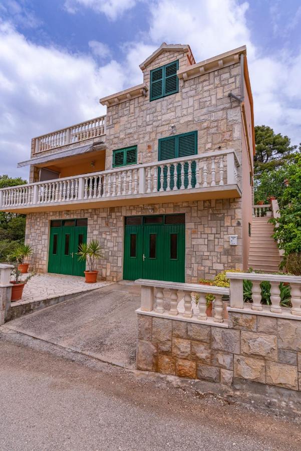 Apartman Grosic Брна Екстериор снимка