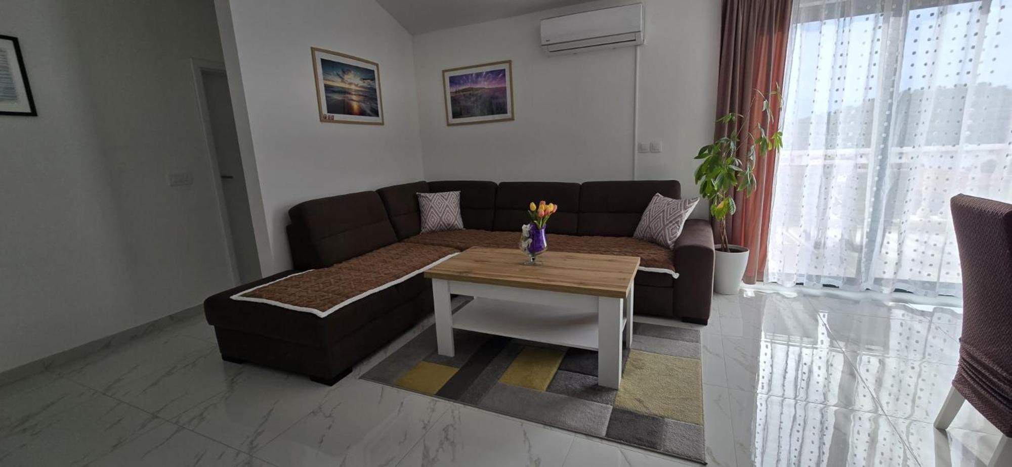 Apartman Grosic Брна Екстериор снимка